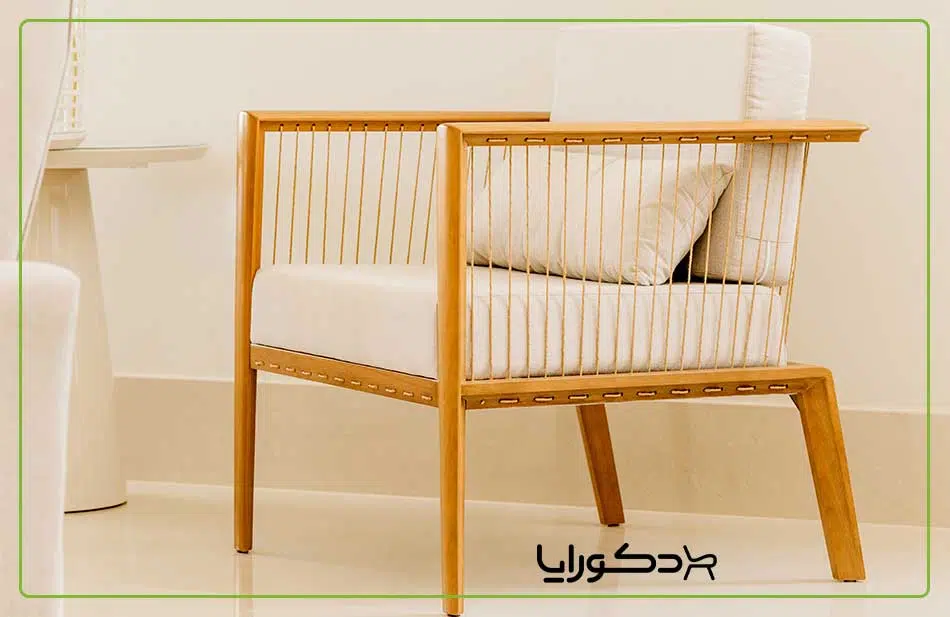 تمیز کردن میز و صندلی چوبی